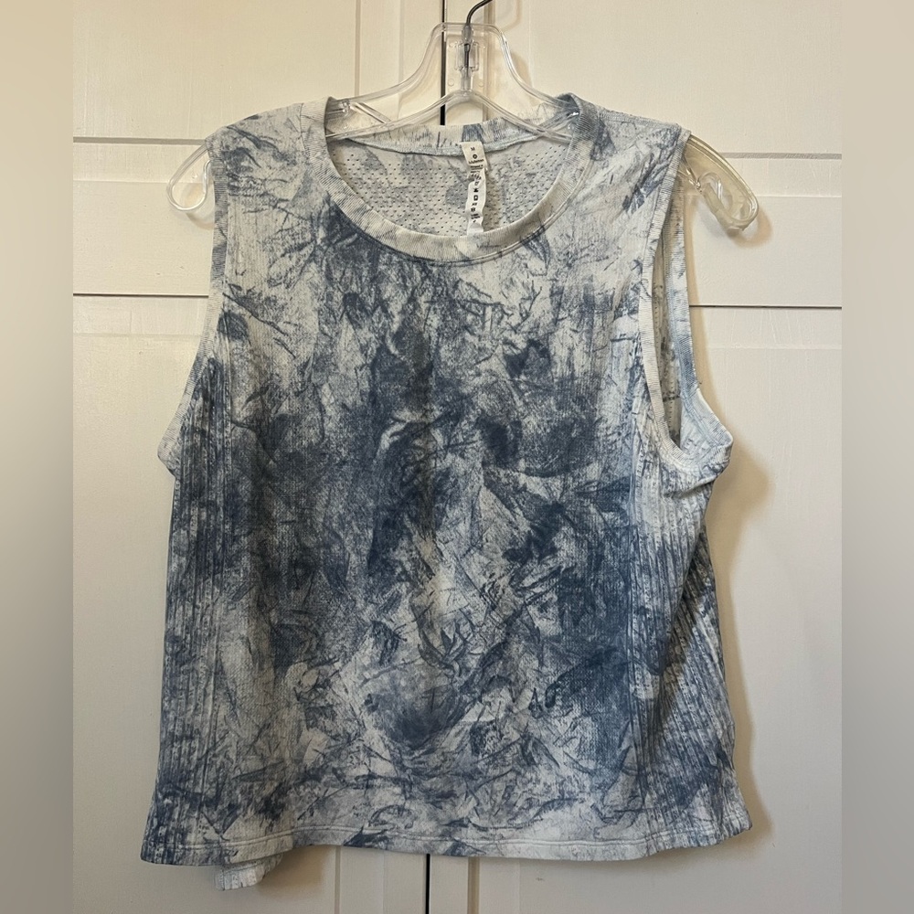 Lululemon train to be tank